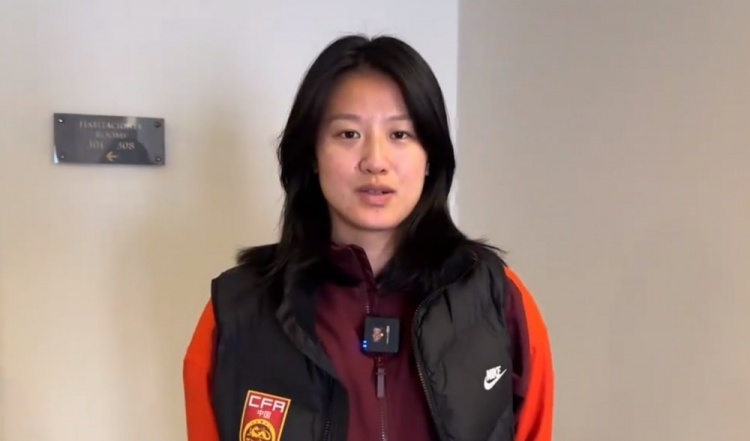  汪琳琳：范迪克是我的偶像和目標(biāo)，希望變成他那樣全面的中后衛(wèi)