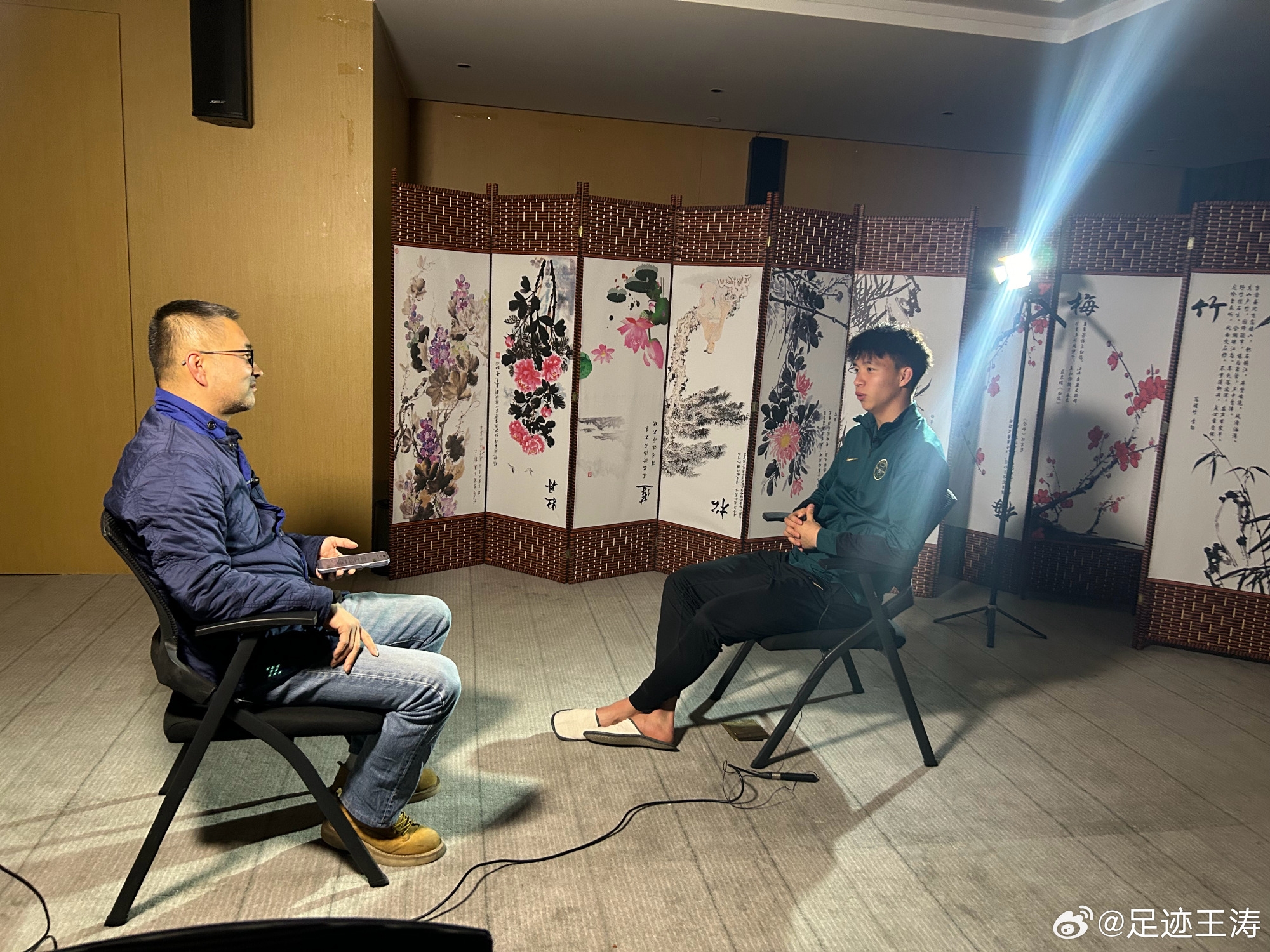  記者：王鈺棟視韋世豪為偶像&想加他微信，現(xiàn)進了國足不知加到?jīng)]