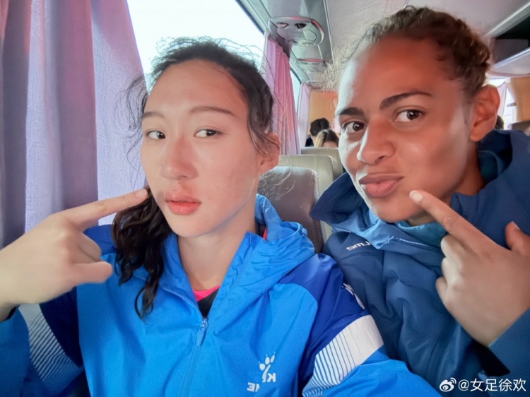  神勇！女足國門徐歡曬照，比賽中被球砸臉仍力保球門不失