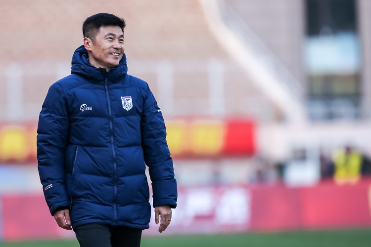  足球報(bào)：大連英博低調(diào)備戰(zhàn)，簽約贊助商為大連足球注入新活力
