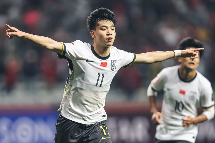  北青體育：18歲“跳級(jí)生”王鈺棟有望進(jìn)入國(guó)足客戰(zhàn)沙特名單！